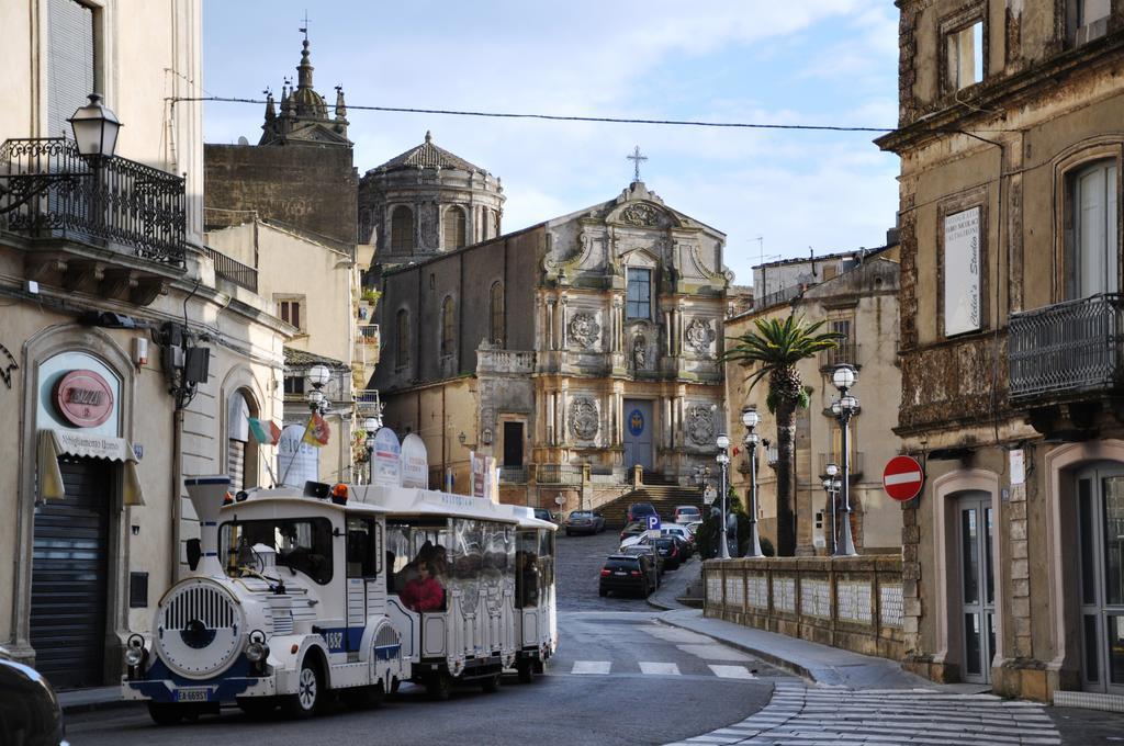 A Due Passi Dalla Scalinata Restyling Caltagirone Exterior foto